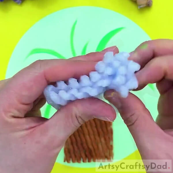 Rolling A Fruit Foam Net- Strategies for designing a net flowerpot with foam