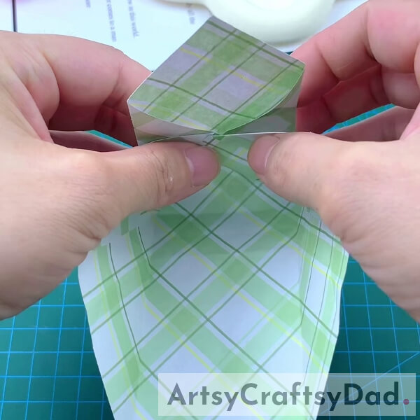 Other Side-Tutorial to create a paper origami gift bag