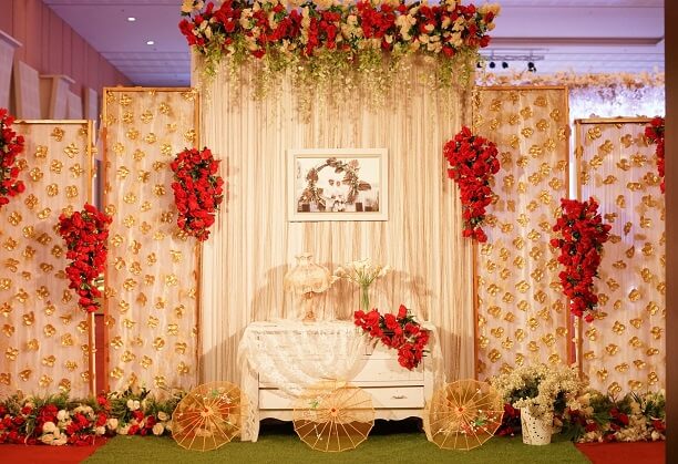 Traditional Engagement Decoration-Twenty fun engagement decoration ideas for the home in 2023.