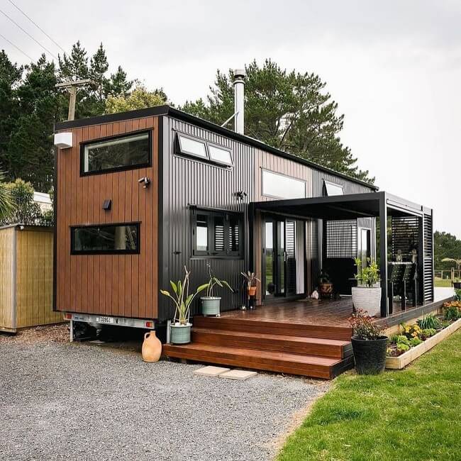 Versatile and Flexible Office with a Front Porch Contemporary Container Workplace Decor